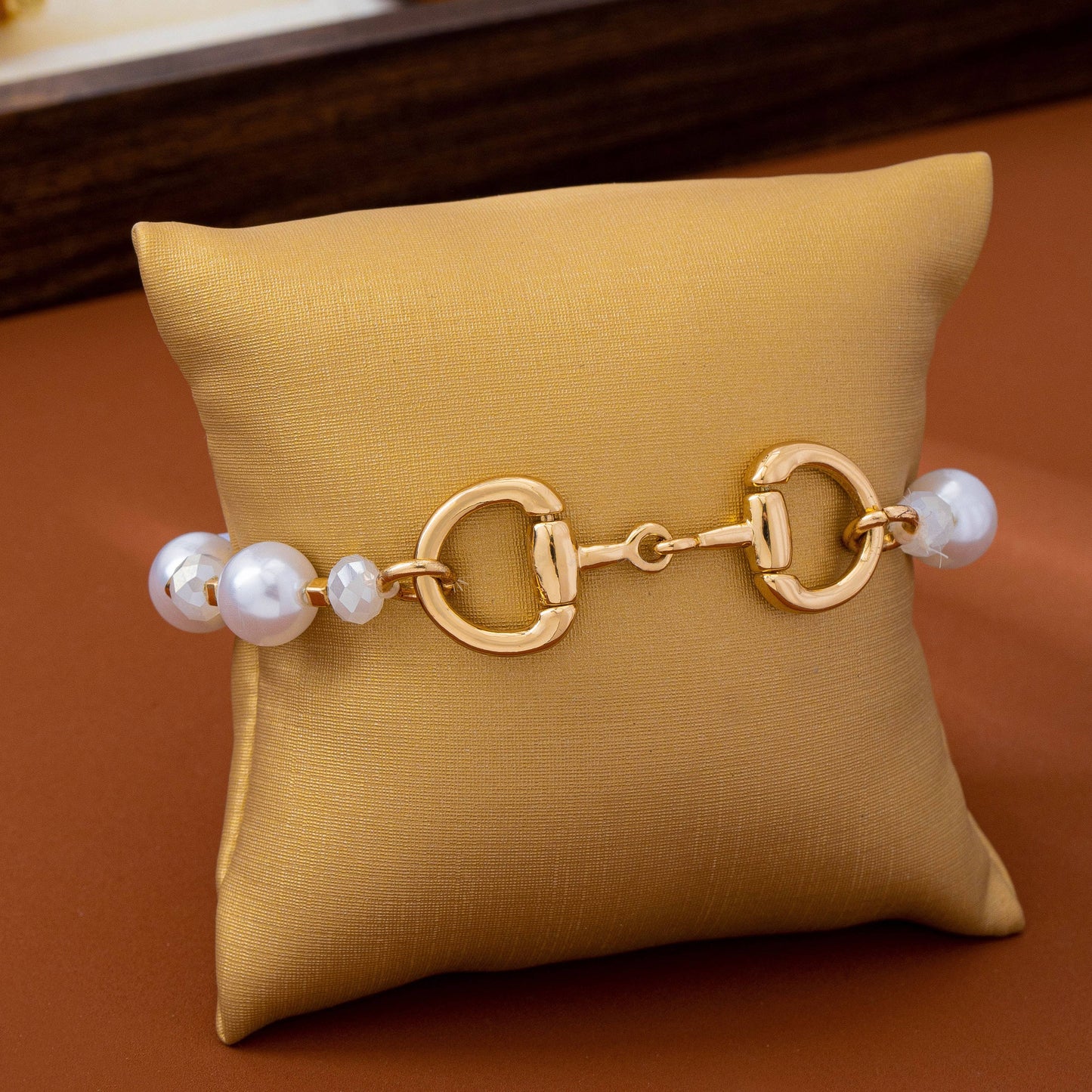 Horsebit Pearl & Faceted Bead Stretch Bracelet