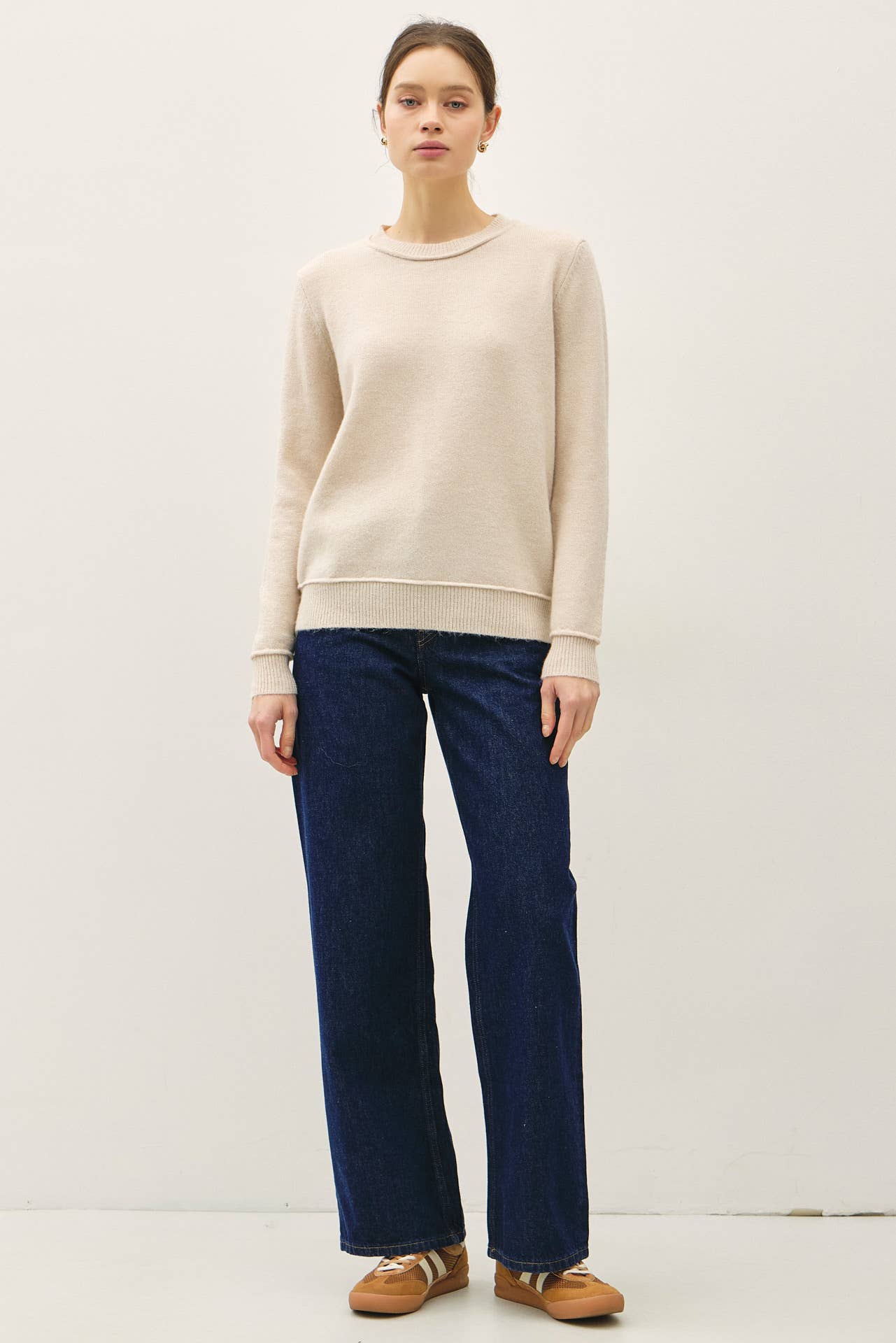 Classic Crew Neck Pullover Sweater with Exposed Seam