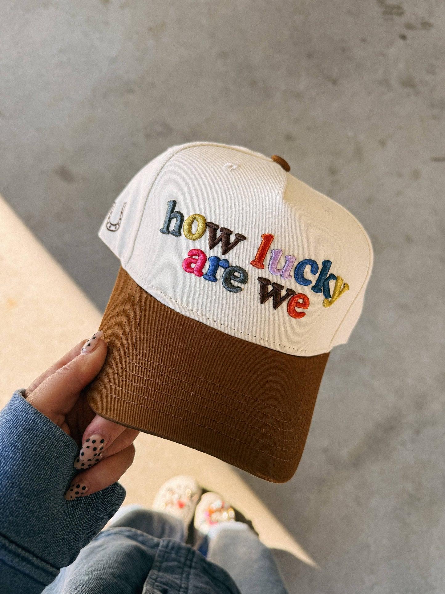 Etta & East How lucky are we trucker hat - cream / brown