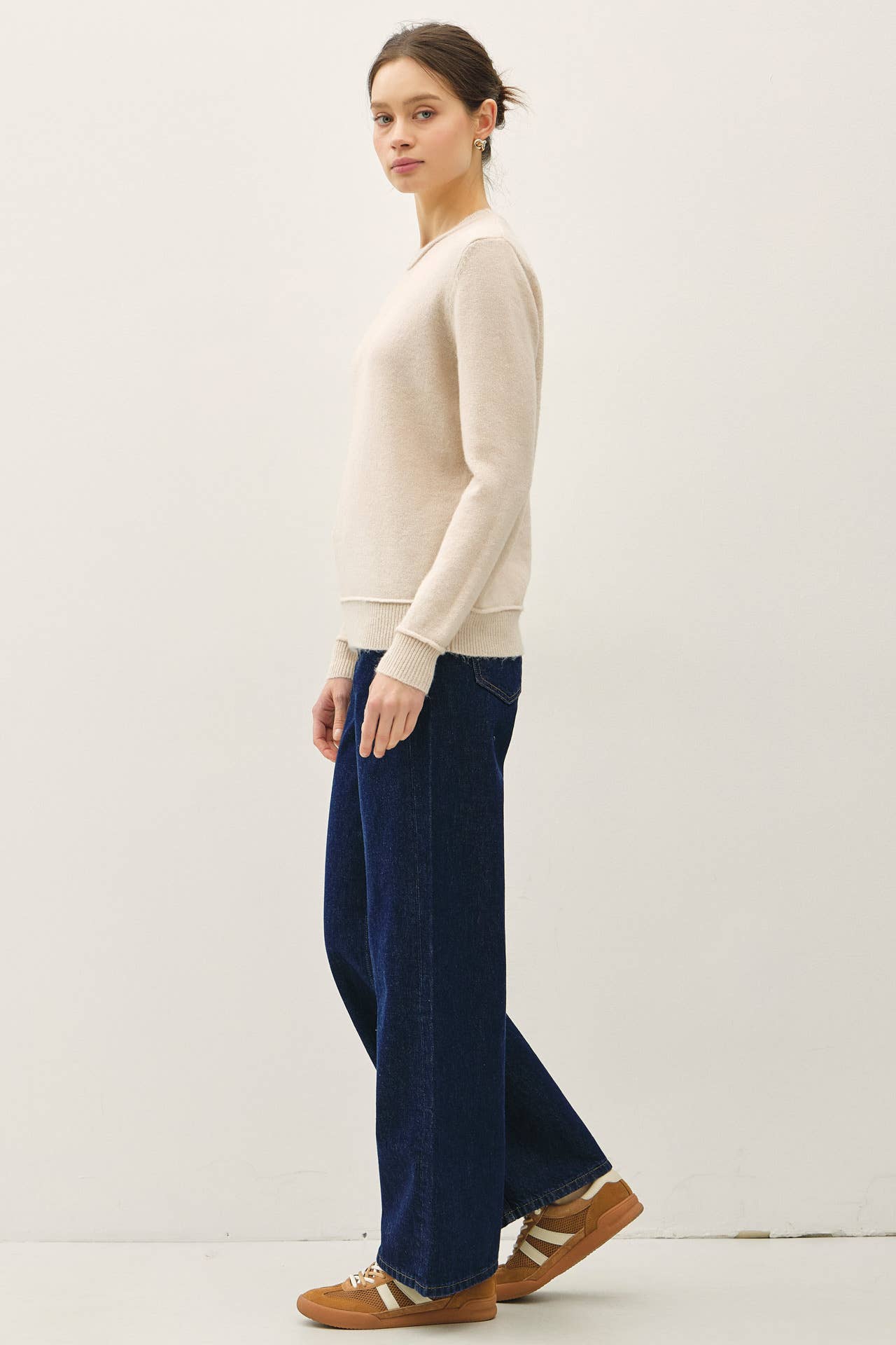 Classic Crew Neck Pullover Sweater with Exposed Seam