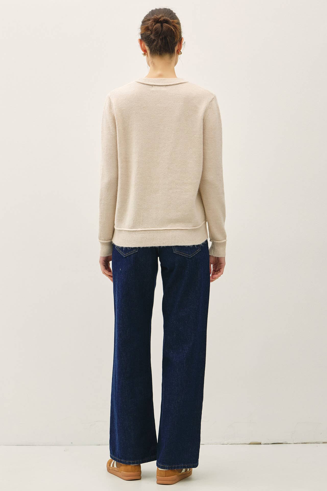 Classic Crew Neck Pullover Sweater with Exposed Seam