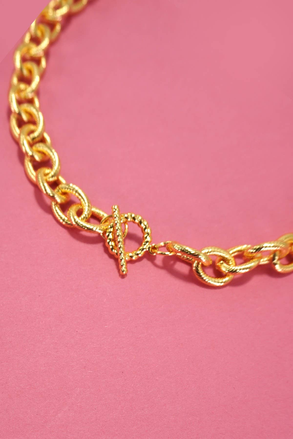 Chunky Chain Toggle Necklace